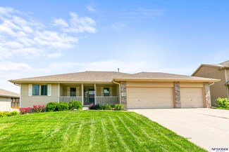 1804 Longview St, Papillion, NE 68133