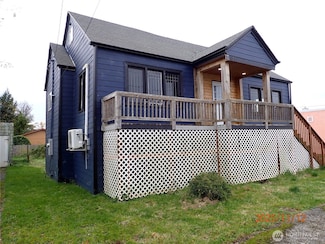 70 M St, Hoquiam, WA 98550