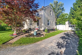 20 Meadowbrook Rd, Queensbury, NY 12804