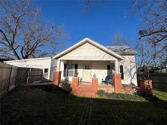 1102 N Travis Ave, Cameron, TX 76520