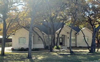 136 Hidden Forest Dr, La Vernia, TX 78121