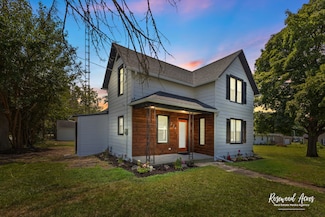 224 E Papineau St, Papineau, IL 60956