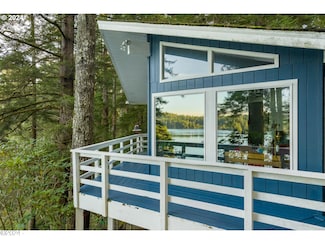 5323 Leavitt Loop, Florence, OR 97439