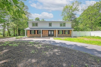 1 Parkhill Ct, Huntington, NY 11743