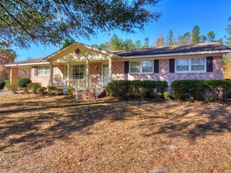 564 Woodland Dr, Williston, SC 29853