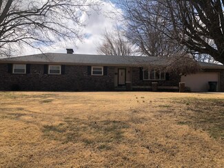724 E Hadley St, Aurora, MO 65605