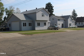 320 5th Ave SE, Jamestown, ND 58401