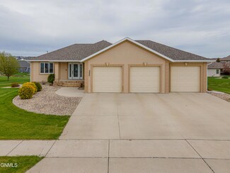 3225 Clairmont Rd, Bismarck, ND 58503