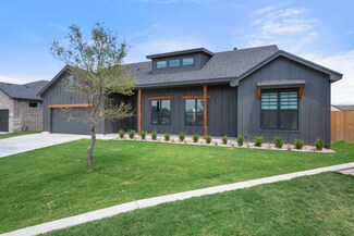 619 E 15th St, Wolfforth, TX 79382