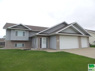 414 Coniston Cir, Sergeant Bluff, IA 51054