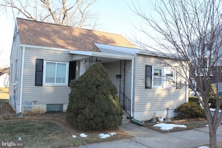 270 E 2nd St, Hummelstown, PA 17036