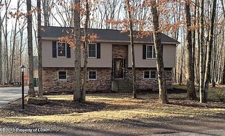 482 Lake Valley Dr, Hazleton, PA 18202