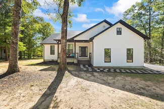 528 Saint Anthony Dr, Jamestown, TN 38556