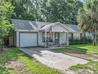 33 Paulette Dr, Crawfordville, FL 32327