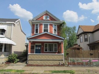 910 Pearl St, Martins Ferry, OH 43935