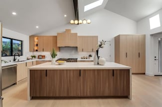 2071 Oakley Ave, Menlo Park, CA 94025