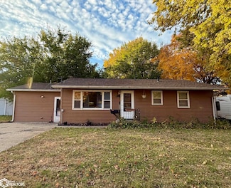 609 Townsend Ave, Wapello, IA 52653