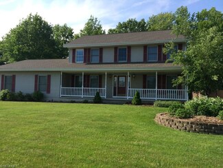 5352 Oakwood Dr, Sheffield Village, OH 44054
