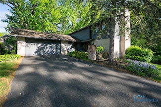 2944 Plumbrook Dr, Maumee, OH 43537