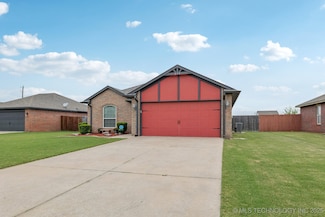 215 E Dillon Dr, Kiefer, OK 74041