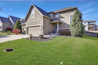 866 Clearview Dr, Lansing, KS 66043