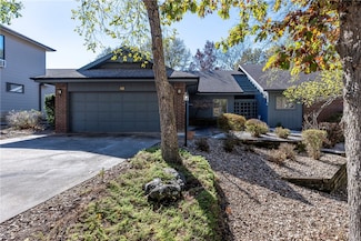 42 Farnham Dr, Bella Vista, AR 72714