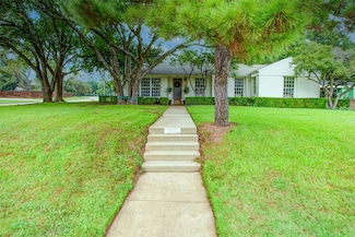 6136 Kenwick Ave, Fort Worth, TX 76116