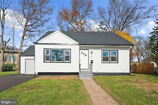 17 Ranchwood Dr, Trenton, NJ 08618