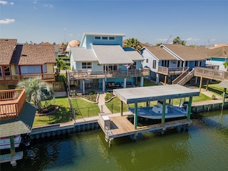 1076 Redfish St, Hitchcock, TX 77563