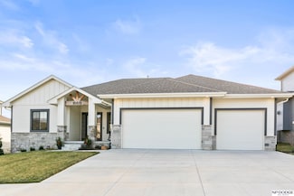 18815 Grand Ave, Omaha, NE 68022