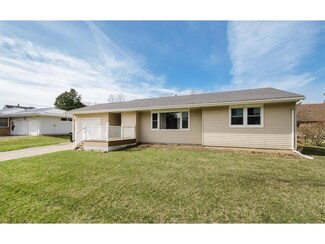 1019 North Ave, Tipton, IA 52772
