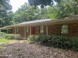 2652 Windward Dr, Gautier, MS 39553