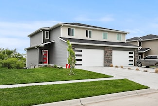 939 Titan Dr, Hickman, NE 68372