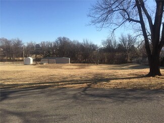 1223 N West St, New Cordell, OK 73632