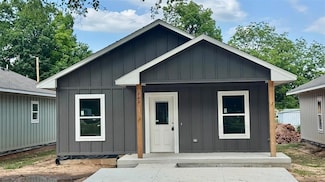 220 N 13th St, Perry, OK 73077