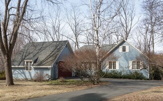 26 Grove Ave, Leeds, MA 01053