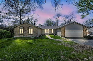 863 Woods Mill Rd, Ballwin, MO 63011