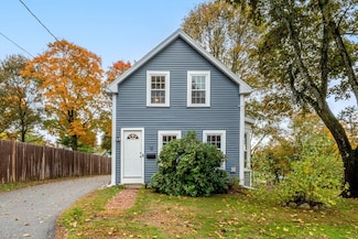 13 Washington Ave, Stoneham, MA 02180