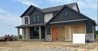 535 Queens Creek Dr E, Frankenmuth, MI 48734