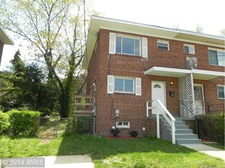 615 Hampton Dr, Oxon Hill, MD 20745