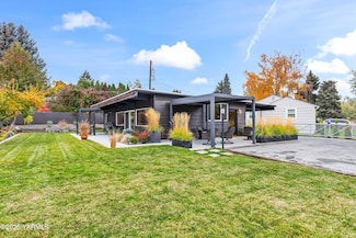 320 Wyman Dr, Yakima, WA 98902