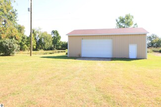 786 N Huron Rd, Linwood, MI 48634