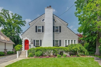1128 Clay Ave, Pelham, NY 10803