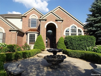 17336 Oak Hill Dr, Northville, MI 48168