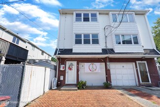 33 Avon Ln, Staten Island, NY 10314