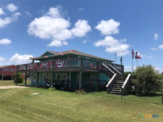 1039 Bayview Dr, Palacios, TX 77465