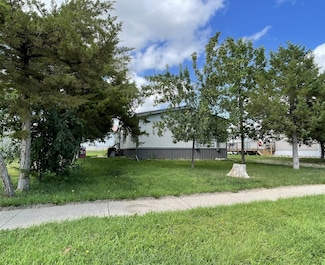 1918 E Park St, Pierre, SD 57501