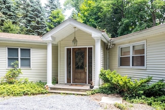 20-22 Bel Air Dr, Rhinebeck, NY 12572