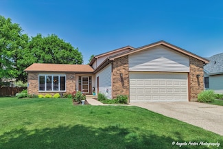 3406 W Bretons Dr, McHenry, IL 60050