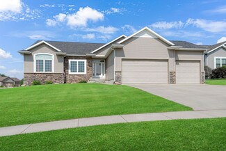 2602 Pendleton Dr, Cedar Falls, IA 50613